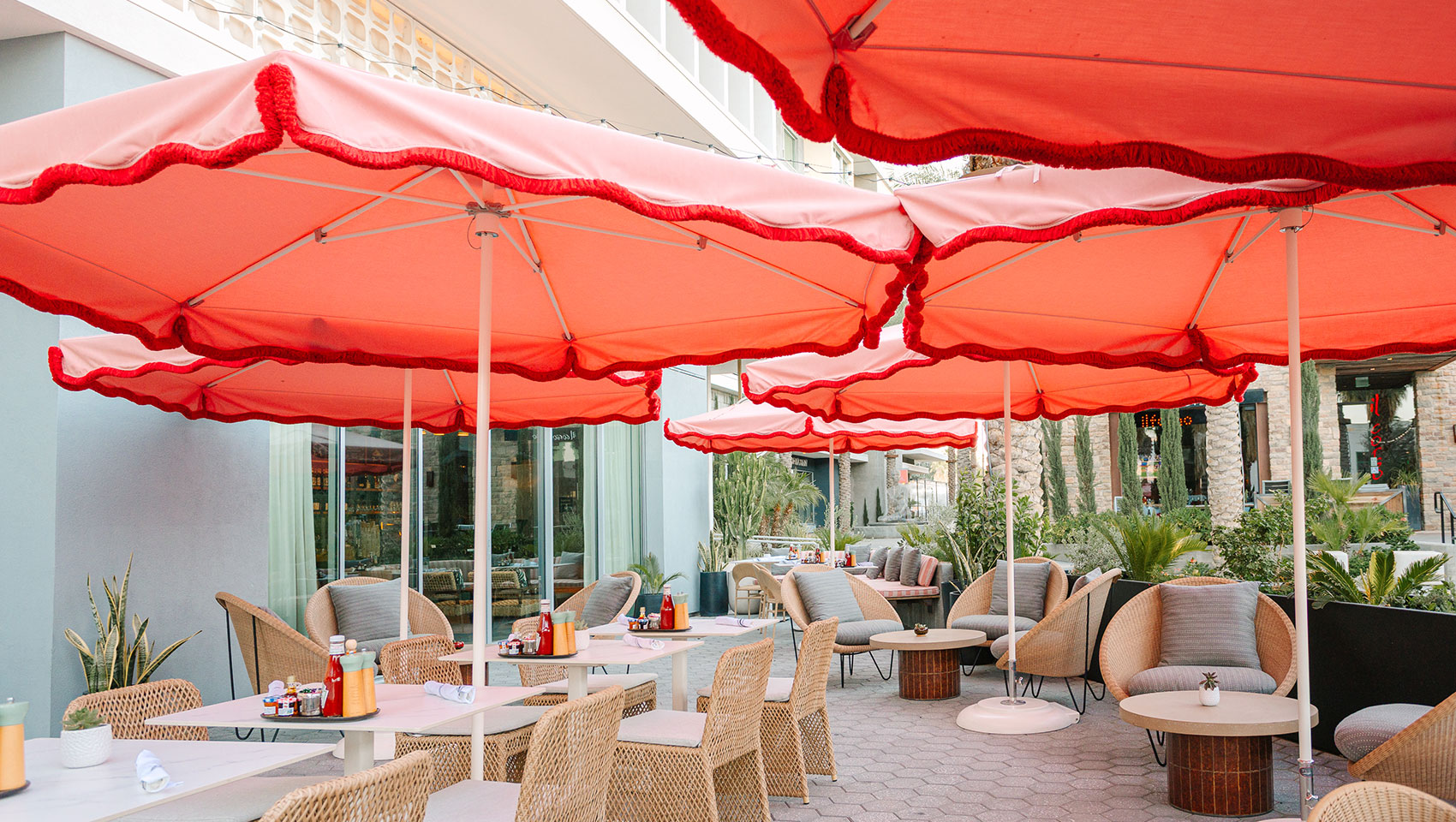 Juniper Table outdoor dining
